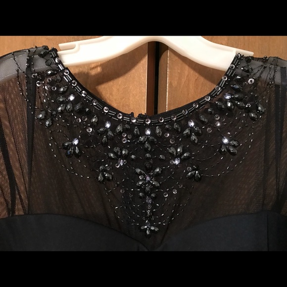 Formal Dress-Sz 10 - Picture 3 of 8